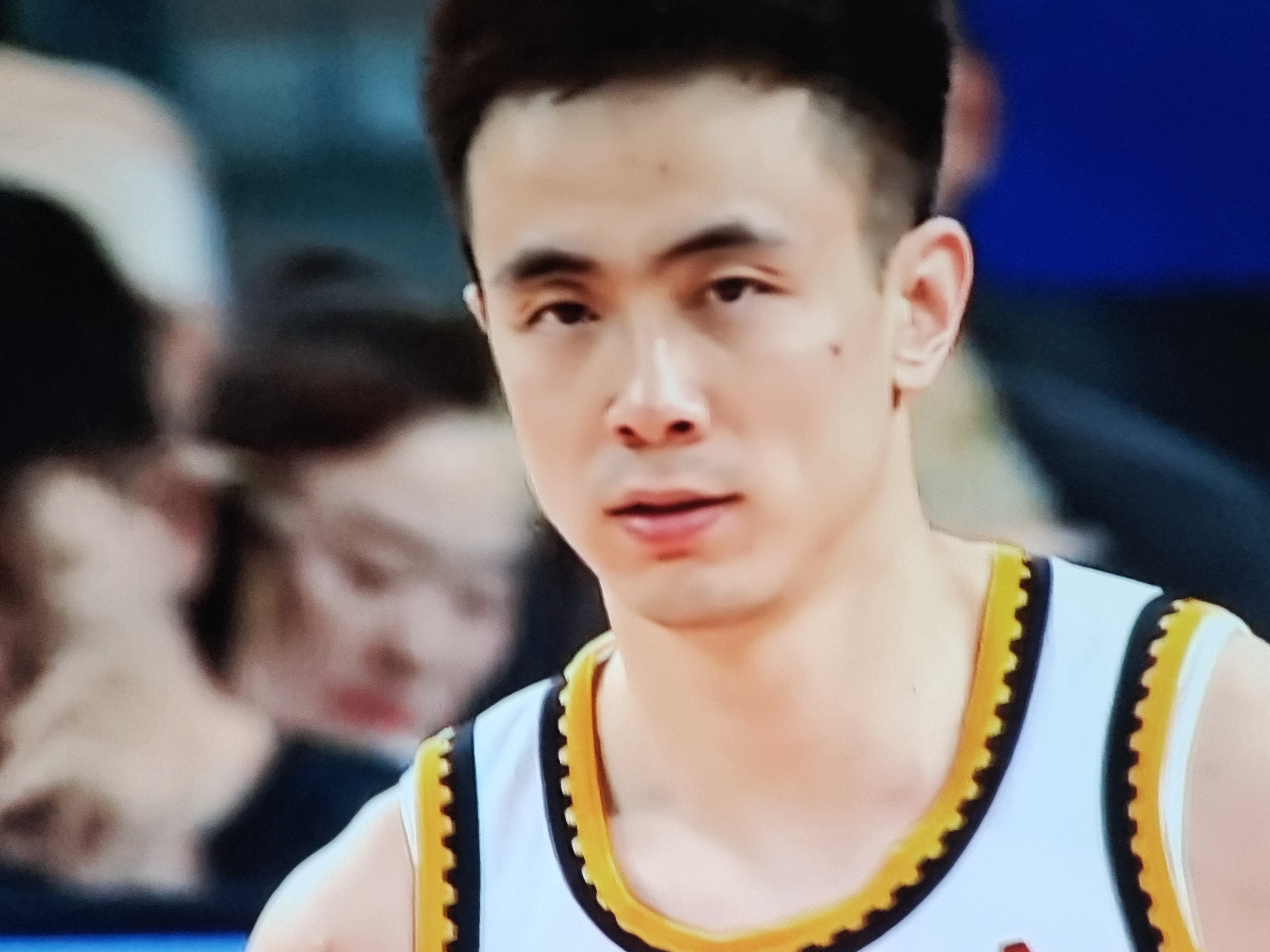 新疆队轻取四川队,赵继伟惊艳四座 新疆队轻取四川队,赵继伟惊艳四座