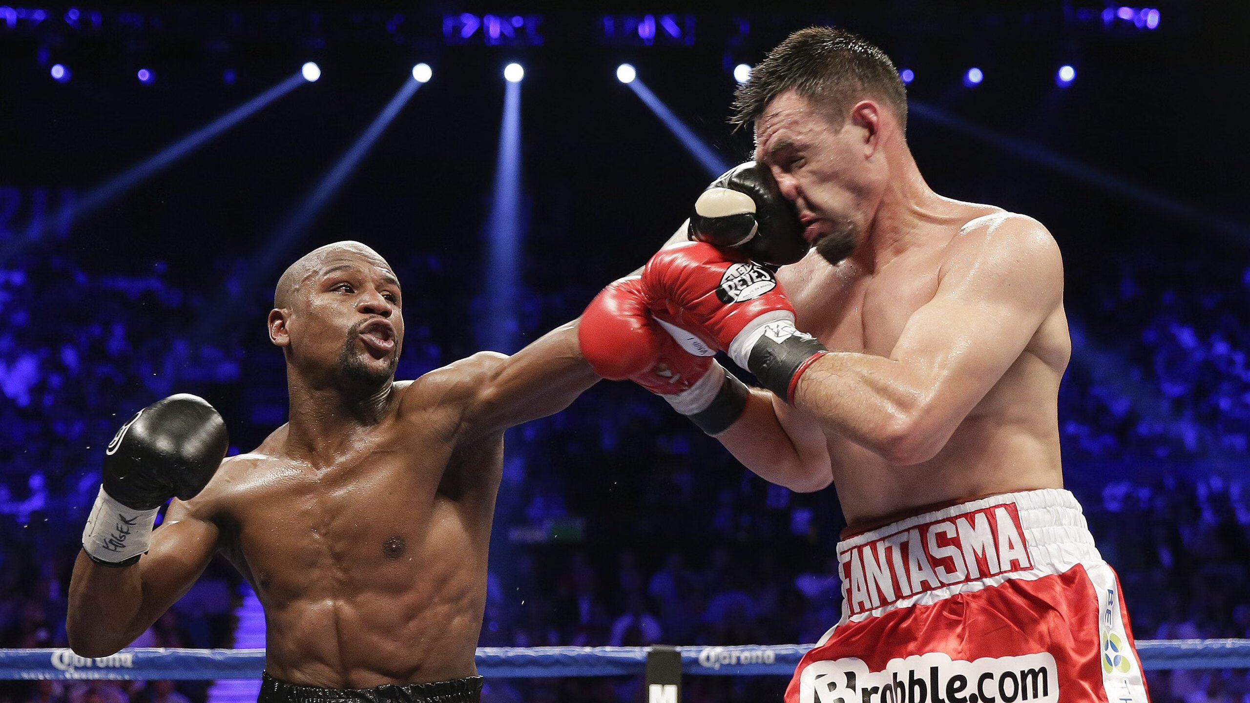 独行侠横扫湖人，哈登在英超争冠接管比赛，当跨界叙事成为时代寓言