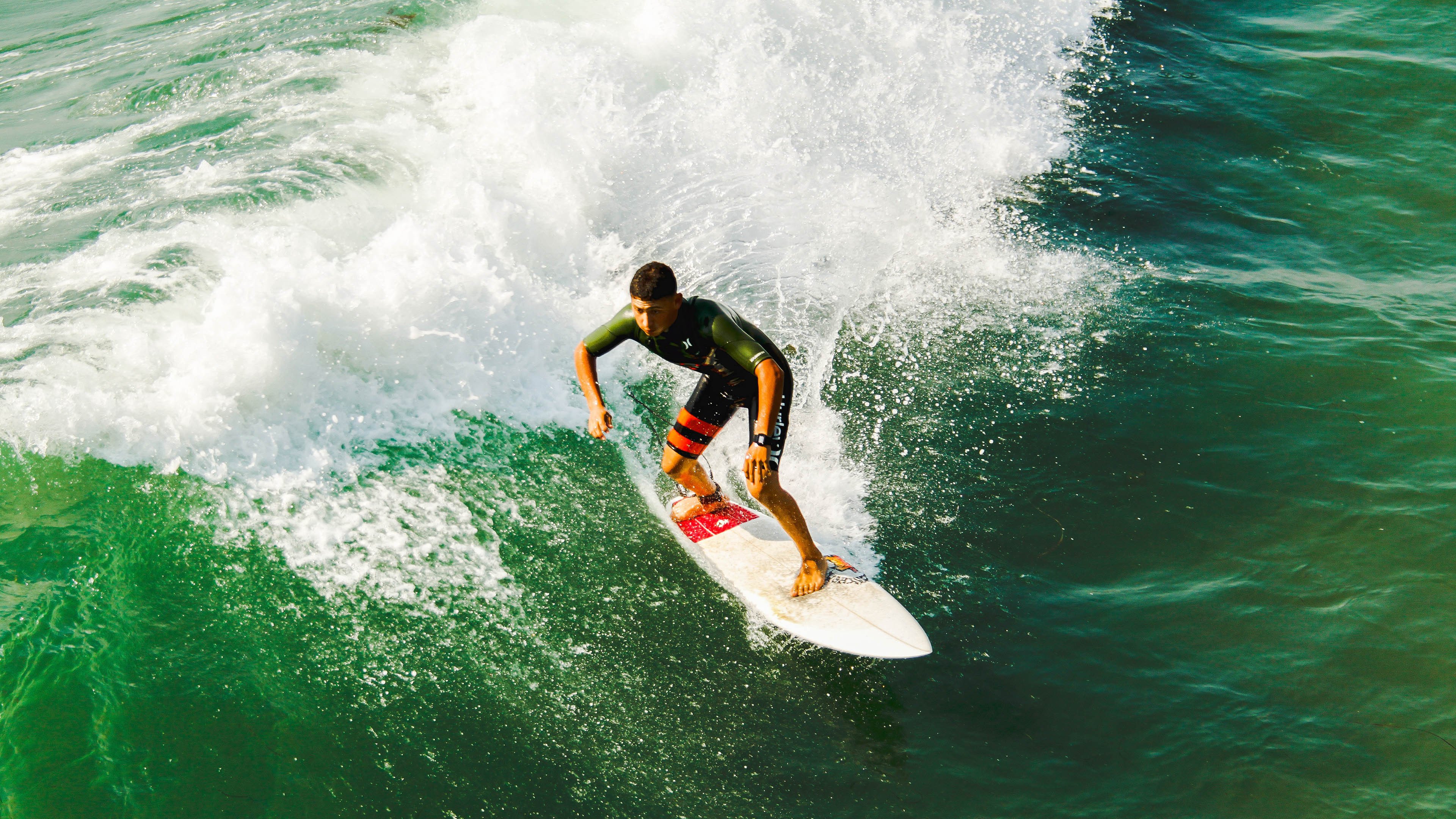 贝蒂斯火力压制乌拉圭，维尼修斯季后赛抢七接管比赛，竞技体育的暴力美学与英雄叙事
