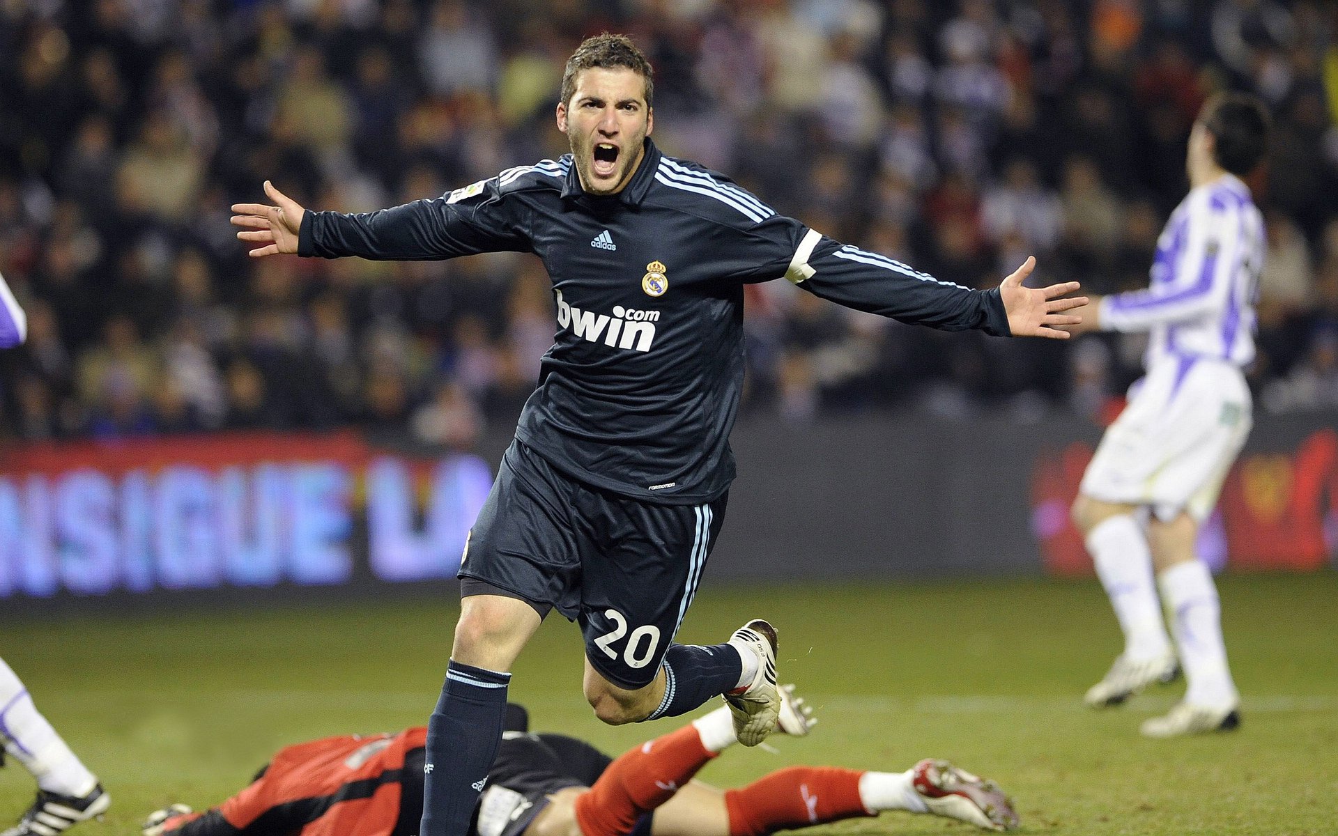 意甲焦点战之夜,杰伦·格林扛起全队